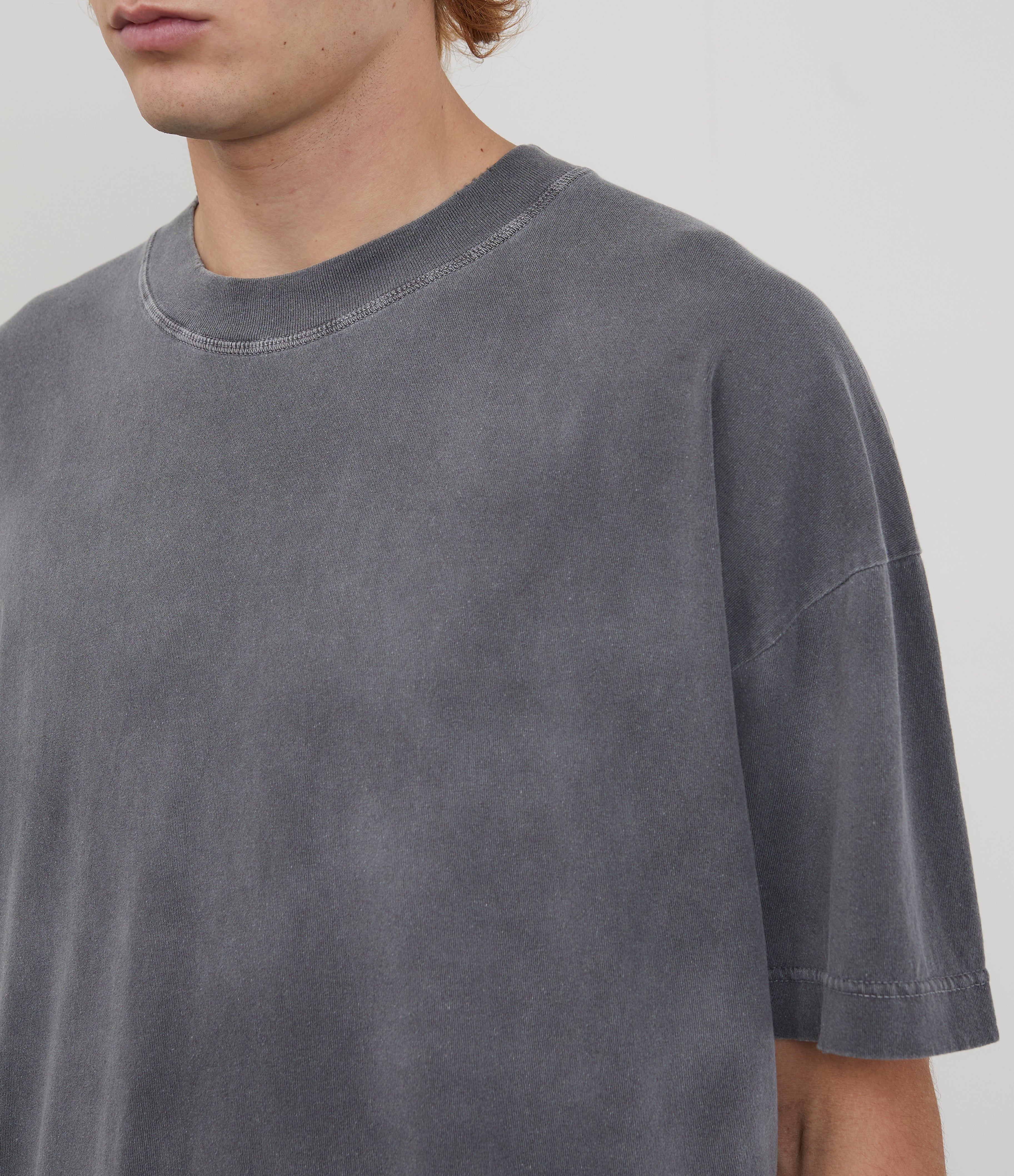 DISTRESSED LIGHTWEIGHT T-SHIRT - OG WASHED BLACK
