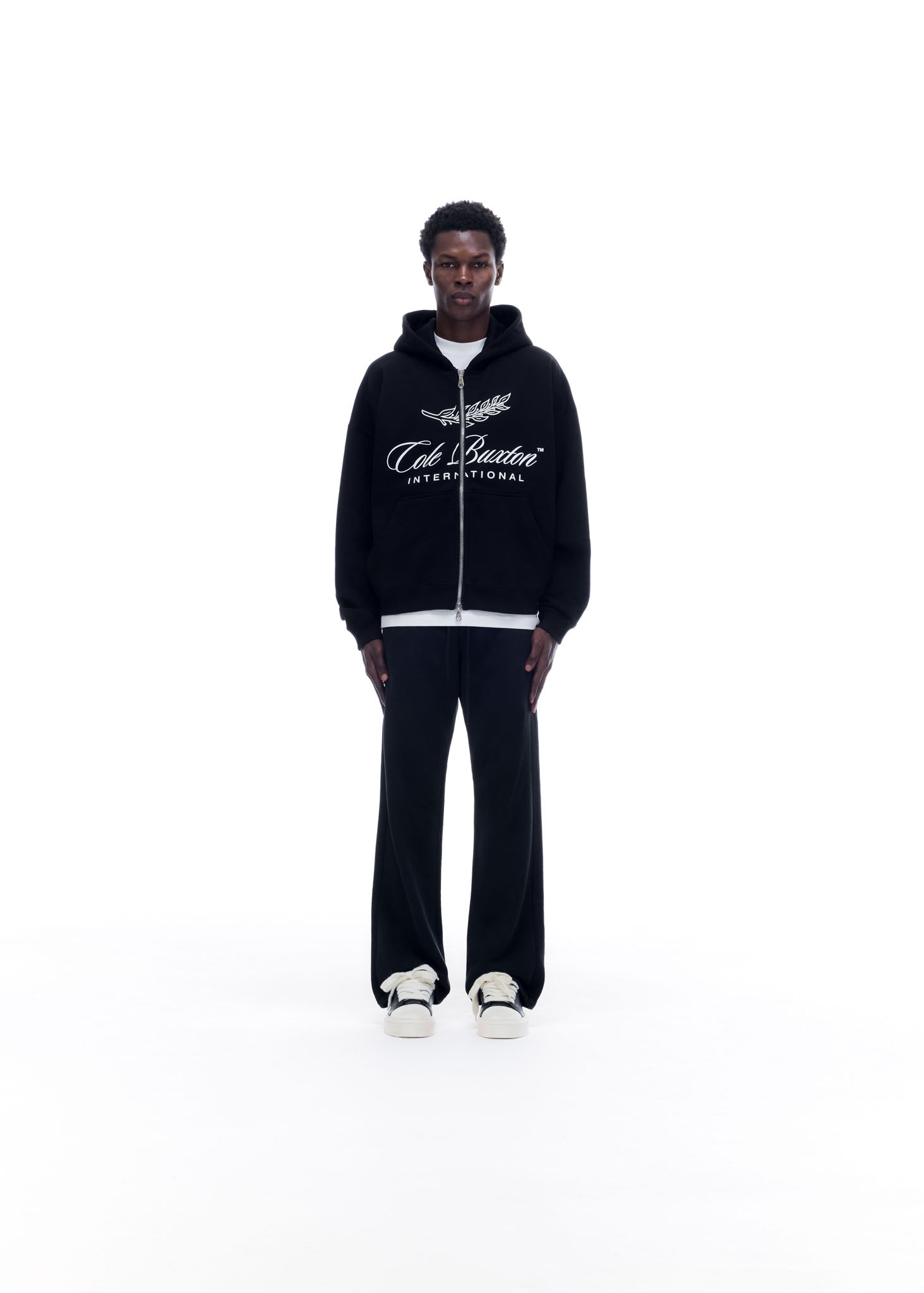 INTERNATIONALER HOODIE MIT REISSVERSCHLUSS – SCHWARZ